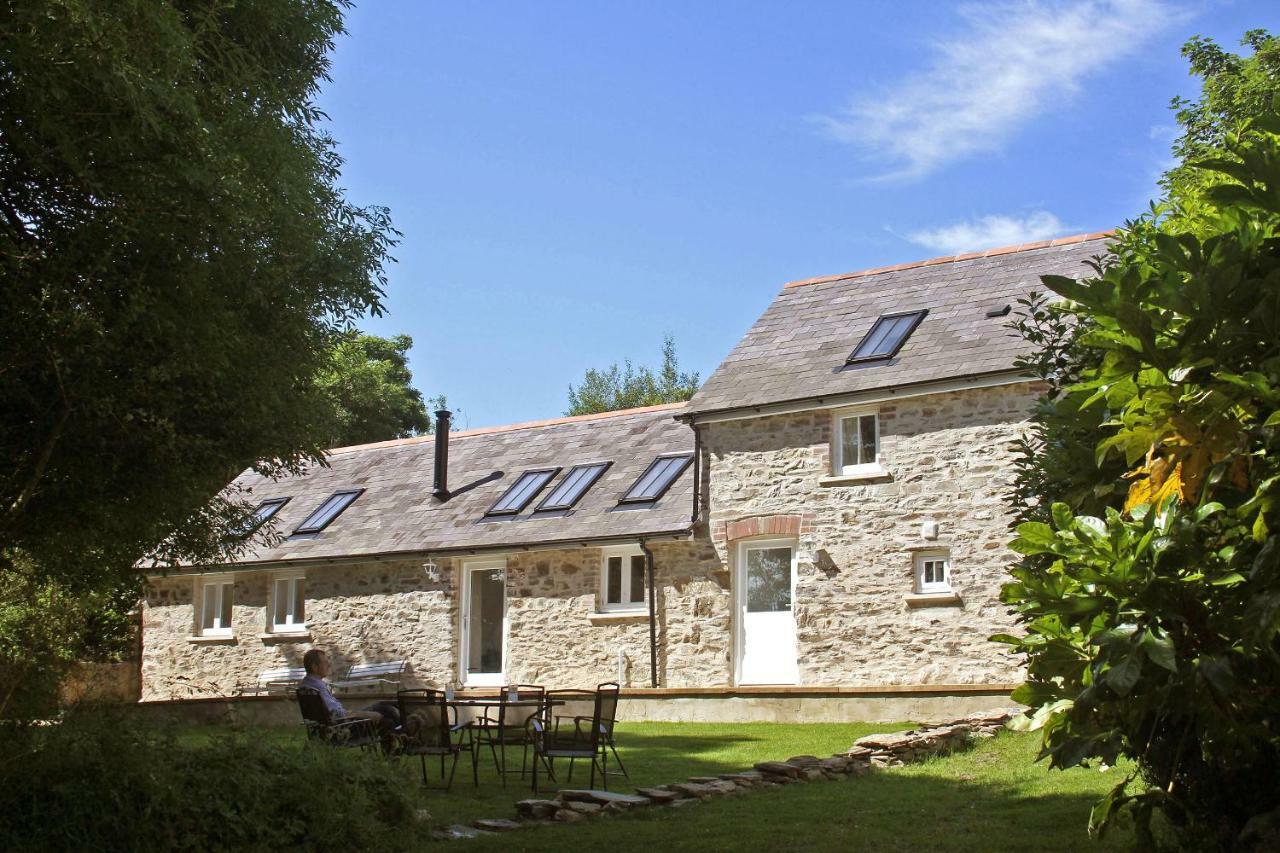 Ewebarn Villa Penffordd Exteriör bild