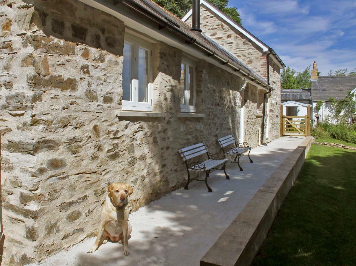 Ewebarn Villa Penffordd Exteriör bild